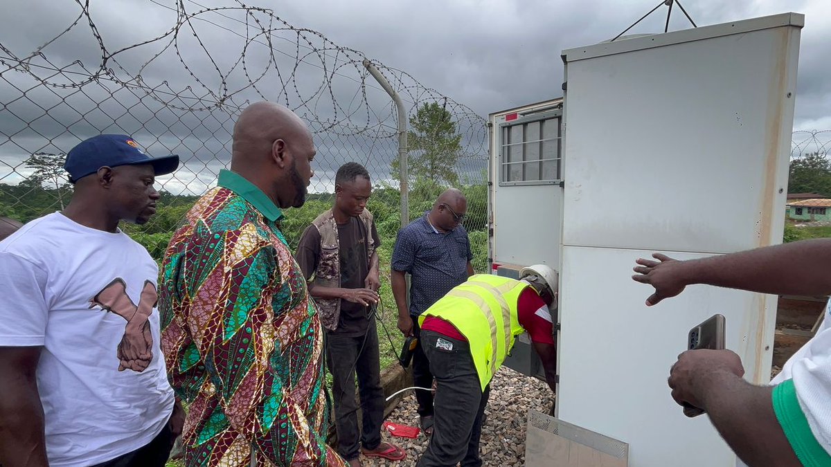 sahabela's tweet photo. Digital Chairman @PrinceSefah touching base in Assin North. Making Telephony accessible to the people. 
More networks connected 🔌⚡️📡 https://t.co/q2o6V0dFZP