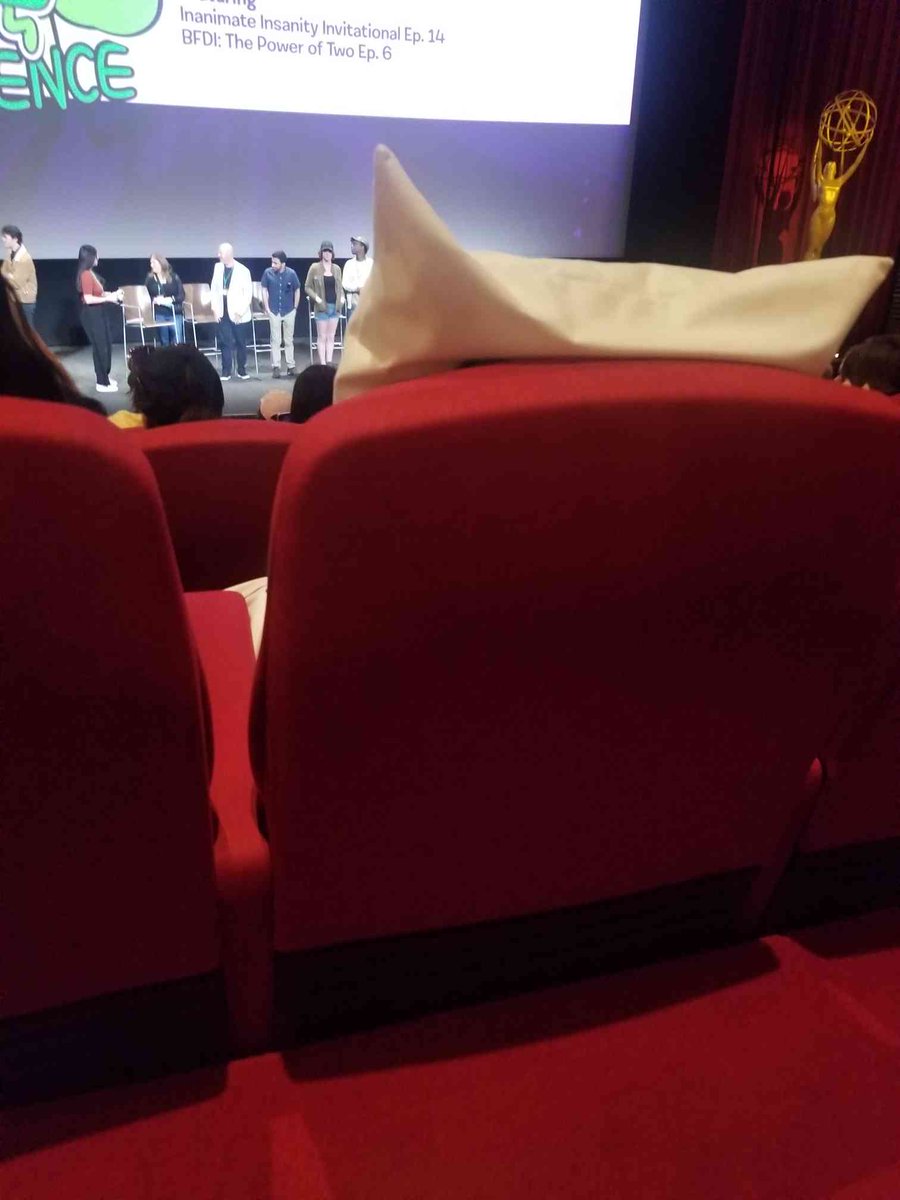 RT @TeaWarmy: my friend was at the bfdi x II covention and someone brought a microphone body pillow...? https://t.co/PKQy9M7v6Z