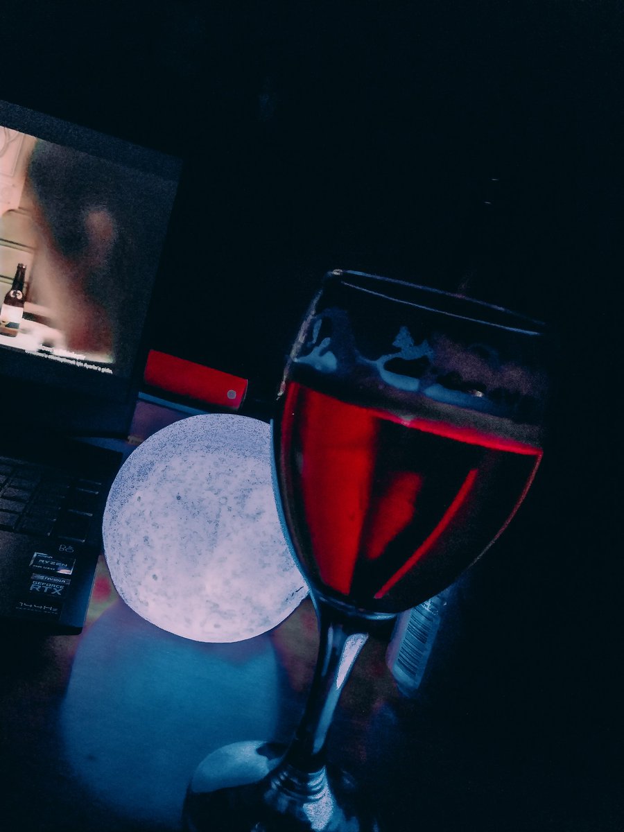 Sevmek ve sevilmek. İşte burada 'O' meydana gelir. "O" dediğimiz iki C harfinin birleşmesi bir O meydana getirir. "O" varlıktır, seni sevmişim,sevilmemişim; burada hiçbir şey hasıl olmaz.
                                 Dertli✏️