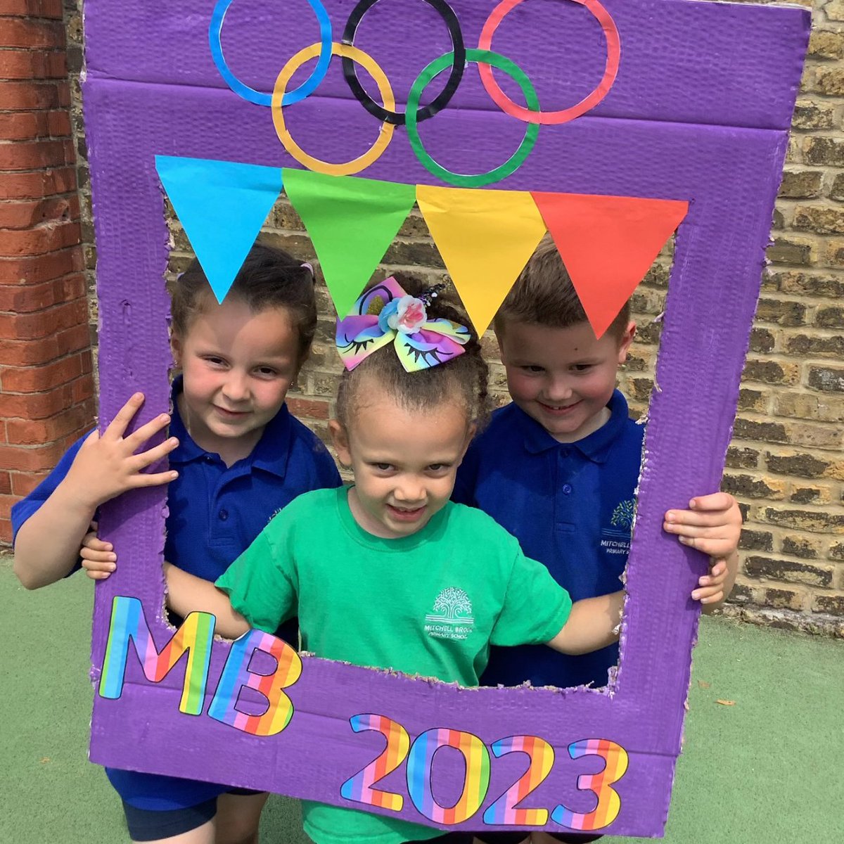 MBrookprimary's tweet photo. Reception celebrated 🏃‍♀️Health Week🏃‍♂️ by taking part in our first Olympics! We ran, jumped, and crawled all the way to the finish line and had great fun! We learnt about the importance of staying healthy and made patterned fruit kebabs #MBStars
#HealthyLiving #firstolympics https://t.co/geyaCUfzQb