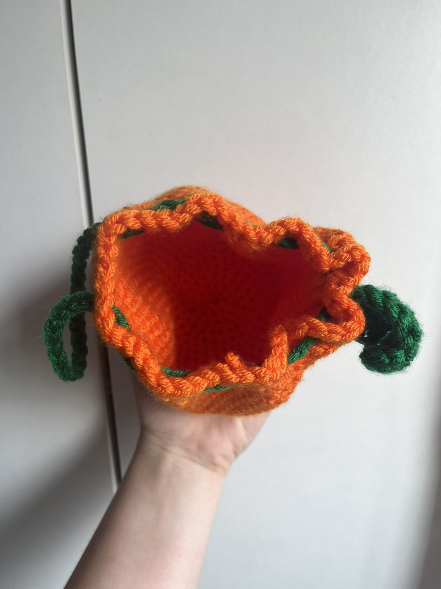 geeacnh's tweet photo. peach and orange drawstring bags! perfect little cosmetic bag or money pouch 🍑🍊

#crochet #handmade #smallbusiness https://t.co/JhzVMwDyGa