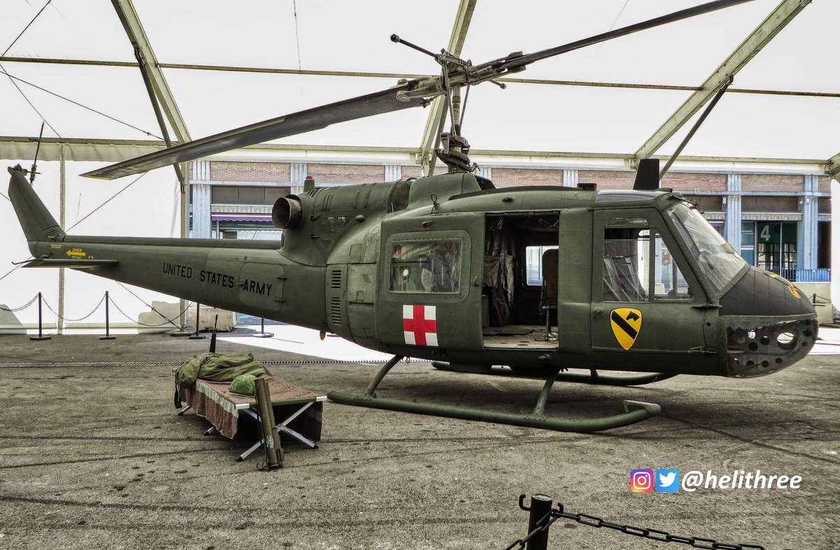 helithree's tweet photo. Un Bell UH-1F Huey a la plaça de l'Univers el 2017 amb motiu del Saló del Còmic.
Em vol sonar que pertany a un col·leccionista de la Cerdanya.

El característic escapament lateral era pel fet que aquesta variant emprava el motor dels helicòpters de rescat HH-3E Jolly Green Giant. https://t.co/MX93kx7BVO