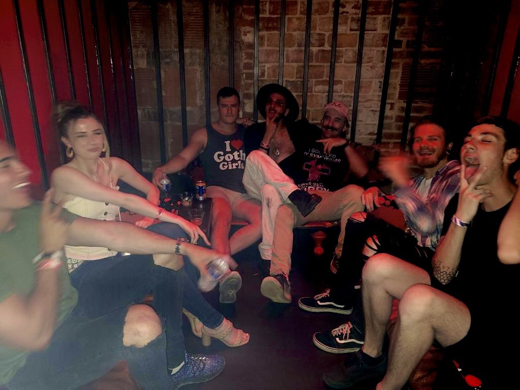 RedyrNotLive's tweet image. i literally got whipped at this establishment