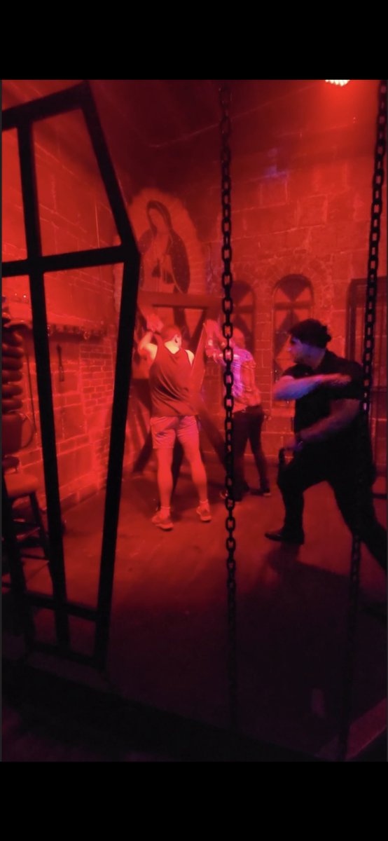 RedyrNotLive's tweet image. i literally got whipped at this establishment