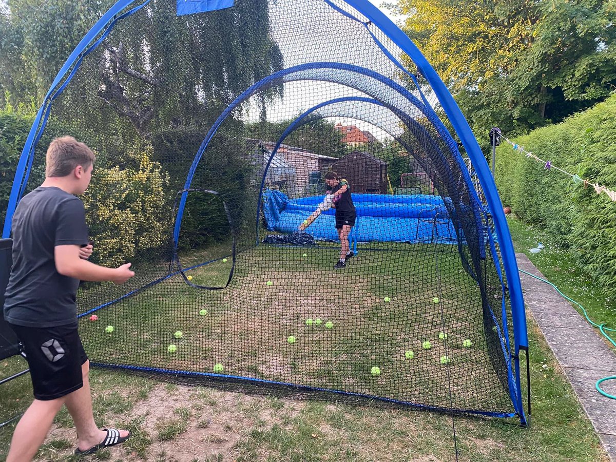 I didn’t want a garden anyway 🏏<a href="/FlozzaH18/">Flo</a> <a href="/OzzaH8/">Owen</a>