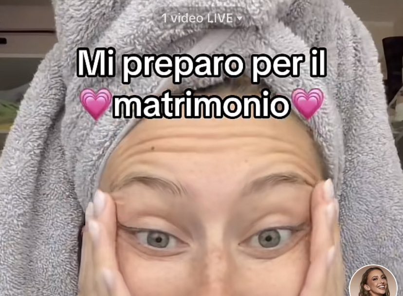 Aomirko's tweet photo. Io appena mi dice ciao https://t.co/2fUJAtvASk