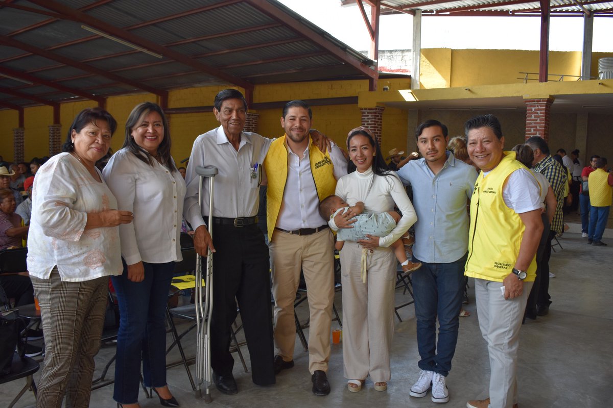 Matias_QM's tweet photo. En compañía de mis compañeros del #PRDMorelos, Sergio Prado, Adriana Díaz, Erick Maya y Carlos Zambrano; fuimos testigos de la toma de protesta de los comités seccionales del municipio de #Jiutepec. 

#MatíasQuirozMedina #AmigosDeQuiroz #Morelos https://t.co/cRDxMGj4af