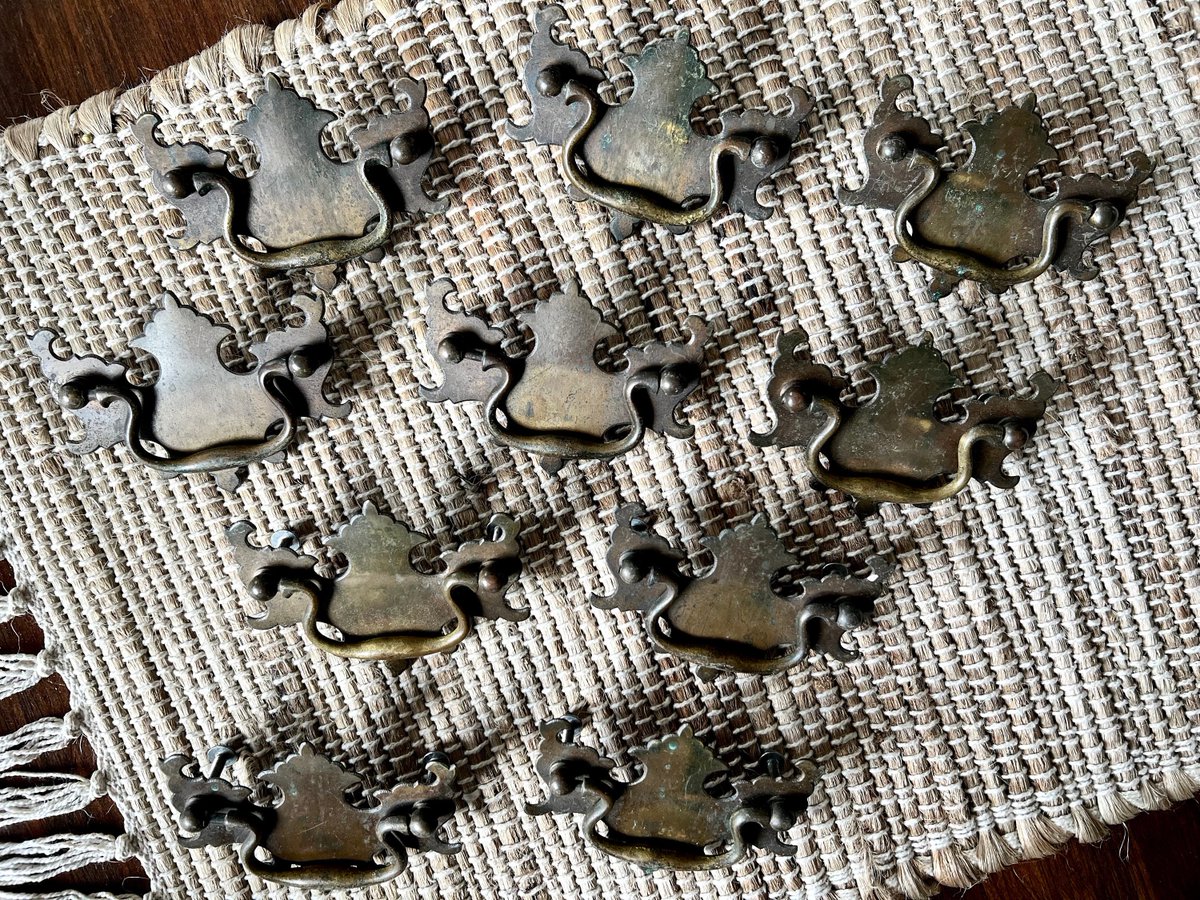 VSeagrape's tweet image. Drawer Pulls, Pairs Vintage Brass Hardware Drawer Pulls Handles, 3'' Center Hardware, Vintage Hardware, Vintage Drawer Pulls, Metal Handles #VintageKnobs #VintagePulls 
Buy here etsy.com/listing/145594…