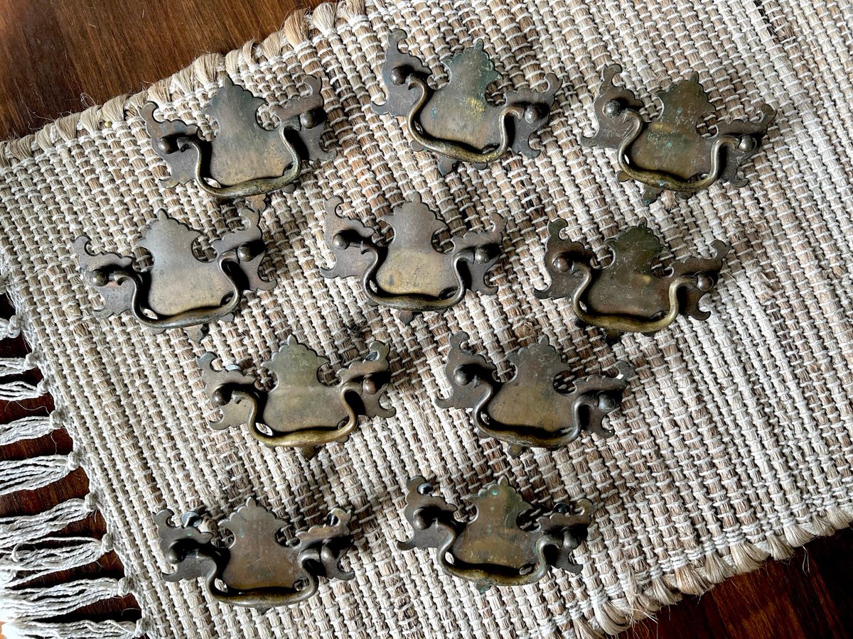 VSeagrape's tweet image. Drawer Pulls, Pairs Vintage Brass Hardware Drawer Pulls Handles, 3'' Center Hardware, Vintage Hardware, Vintage Drawer Pulls, Metal Handles #VintageKnobs #VintagePulls 
Buy here etsy.com/listing/145594…