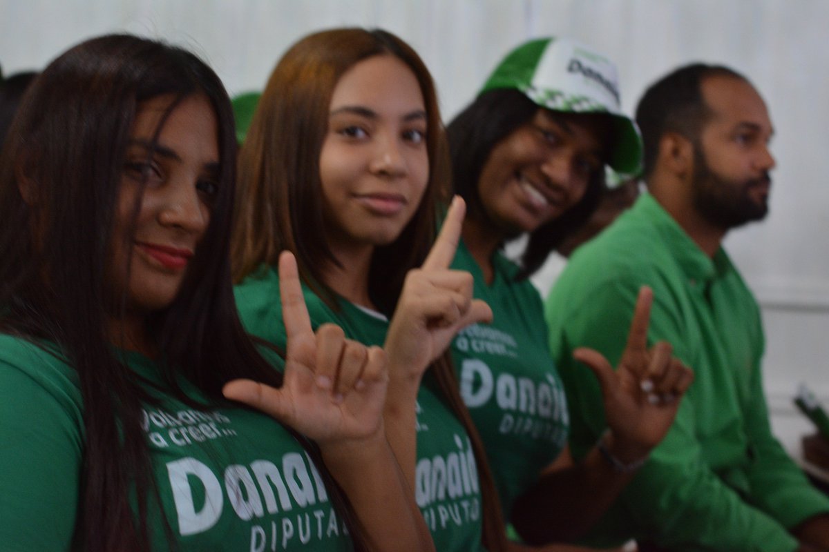 profetizando_23's tweet photo. Como Vicepresidenta de ASDEMUR, a realizado actividades de trabajo social y comunitario, como lo son: jornadas medicas, charlas-taller, operativos de vacunas entre otras actividades comunitarias.
#DanaidesDiputadaSDN
#VolvamosACreer
#TeamDanaides #FPComunica #FuerzaDelPueblo https://t.co/RoLlybjwhh