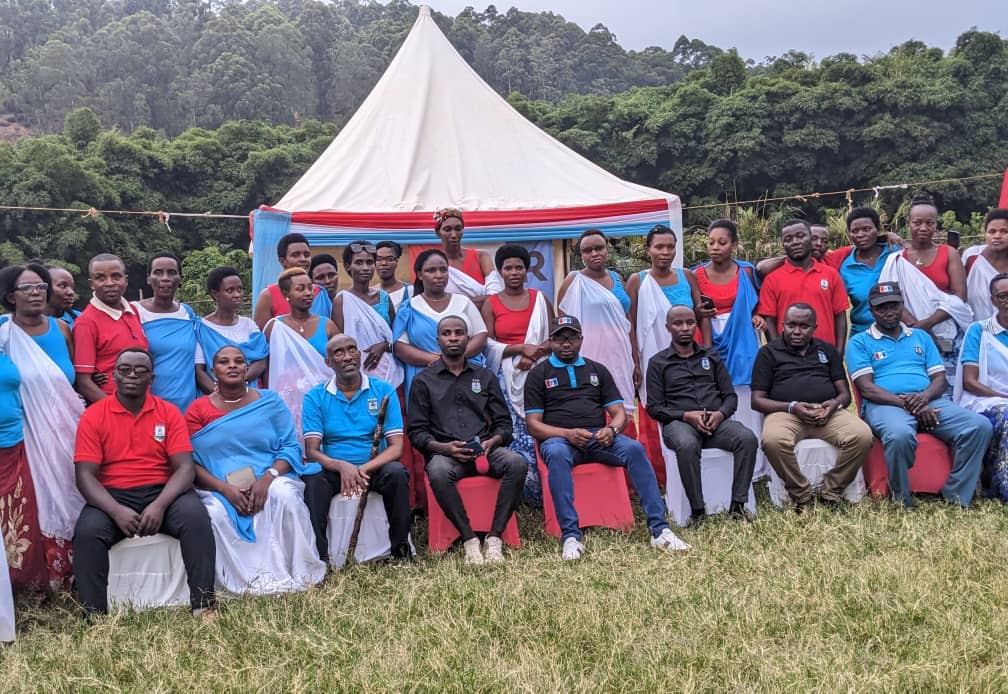 fpr_nduba's tweet photo. Mu tugari 7 tugize @Nduba_Sector hakozwe inteko rusange y'Umuryango FPR-Inkotanyi yaranzwe no:
1. Kwishimira ibimaze kugerwaho mu cyerecyezo 2017-2024
2. Kwakira abanyamuryango bateye intambwe idasubira inyuma 
3. Ubusabane bwaranzwe no kugabitana kw'Abanyamueyango
@PudenceR https://t.co/5gNfTFr2Xn