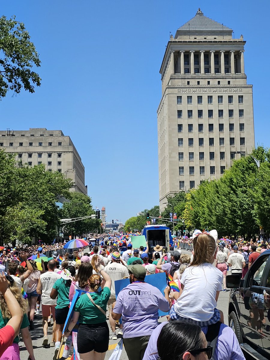 Marching in the parade with OUTMed #wusmpride2023 Happy Pride! @FlanBrain @WUSTLCellBio