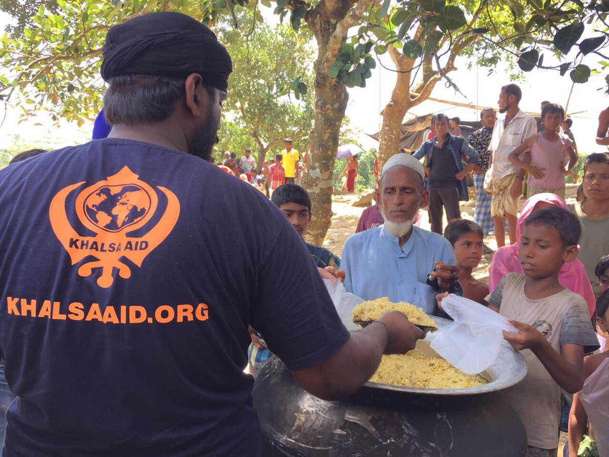 2017: Our team supporting the #Rohingya refugees in #Bangladesh 

khalsaaid.org/donate/

#WorldRefugeeDay