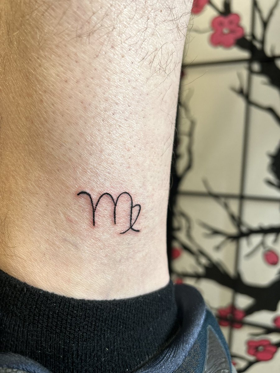 Tattoo uploaded by Dominik Fleckl • This is my zodiac sign virgo and a  arrow for always looking forward. #zodiactattoo #virgo #arrow #simple •  Tattoodo