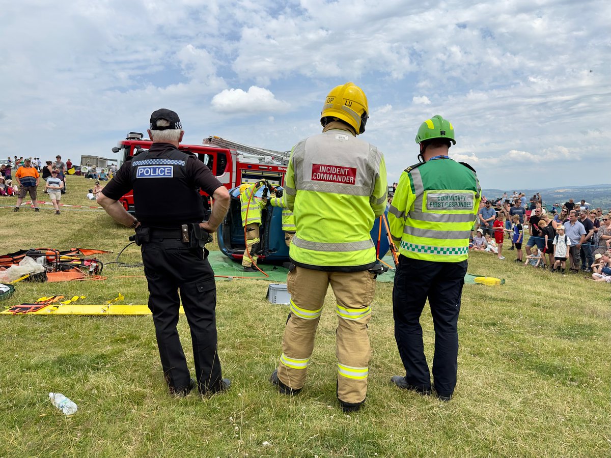 📟 Swift exit made shortly after demo to RTC Persons Trapped Ludlow we’re a vehicle had come to rest on its side ! <a href="/SFRS_CravenArms/">Craven Arms fire station</a> <a href="/SFRS_CWhite/">Chris White</a> 

 V Struts, Holmatro Cutters &amp; Tirfor used 

Thankfully no injuries sustained 🤞🏽

#TeamLU #teamlcfr #TeamPTMoore #communityengagement
