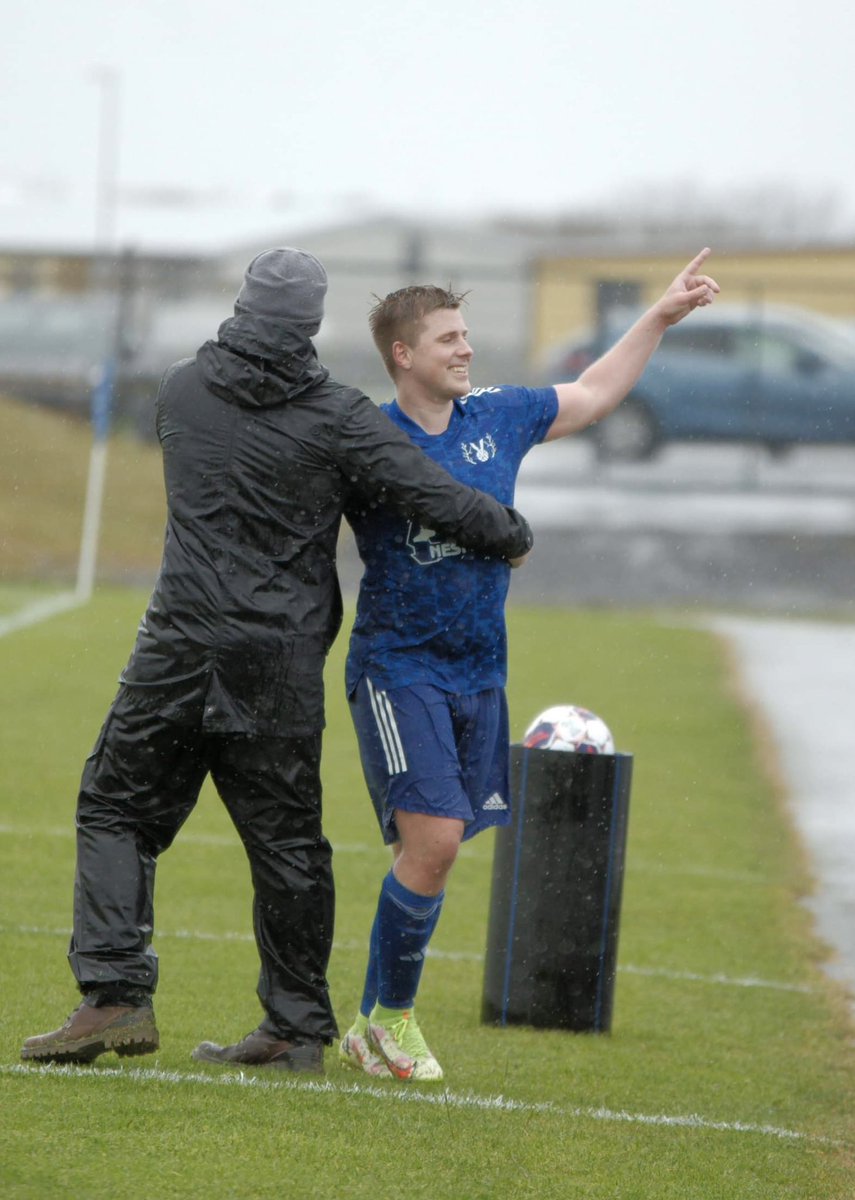 vidir_gardi's tweet photo. 4-1 sigur á Ými fyrr í dag.

Ari Steinn ⚽️⚽️ Maður leiksins
Atli Ottesen ⚽️
Falur Orri ⚽️

Ottesen er okkar, Ottesen er okkar 🎶 sungu stuðningsmenn Víðis í blíðunni á Nesfisk-vellinum. https://t.co/4jUr38Sj26