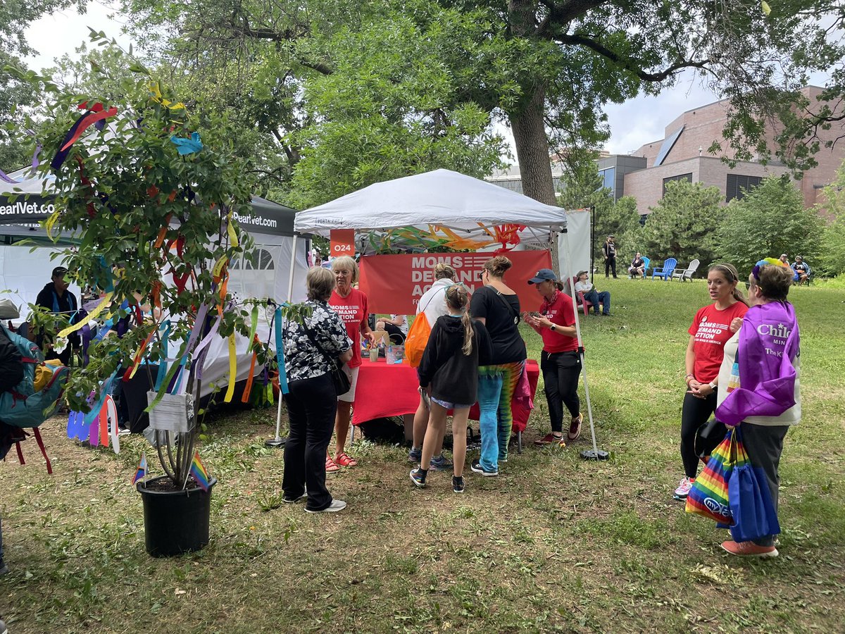 miche2u's tweet photo. We’ve been feeling the love @TwinCitiesPride! Thanks for the hugs, high fives and fist bumps. There’s more work to do to end gun violence. All are welcome to join us! @MomsDemand #DisarmHate https://t.co/HQupZIgqmh