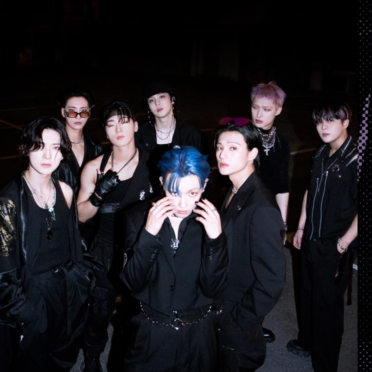 chartdata's tweet photo. 'THE WORLD EP.2 : OUTLAW' earns @ATEEZofficial their biggest US sales week ever, over 2x their previous best and more than the first week of their last two albums combined. https://t.co/YI4bcAQyxN