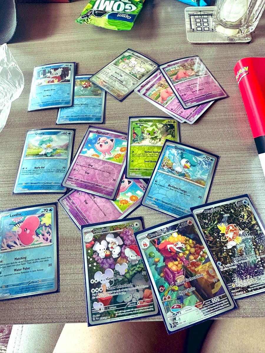 AmlitaMew's tweet photo. Ayer comencé acomodar mis cartitas 🫢🍒 #PokemonTCG #Pokemon #magicarp #paldea #sprigatito #fuecoco  #togepi https://t.co/eLMQxiEMOw