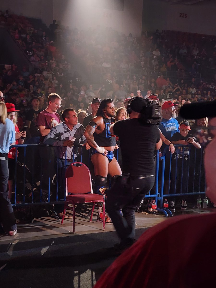 @EscobarWWE takes a moment during his match with @RealLAKnight  #WWEMonroe