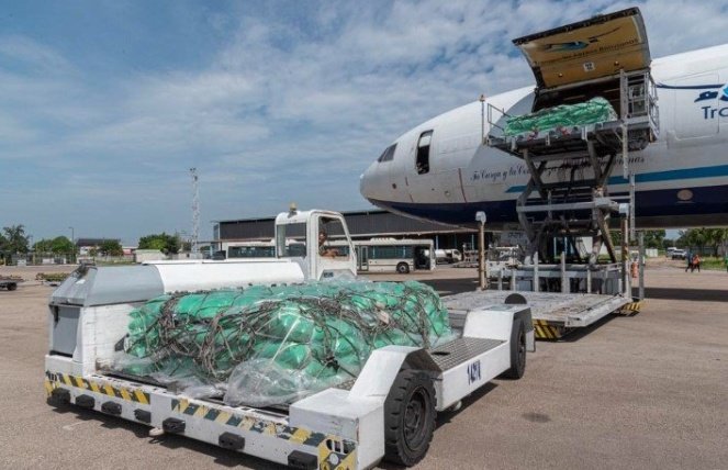 Cuando algunos levantan muros otros continúan abriendo puertas. 

👉 Gracias, #Bolivia, por tu ayuda solidaria en tiempos de bloqueos.

#CubaNoEstáSola 
#MejorSinBloqueo