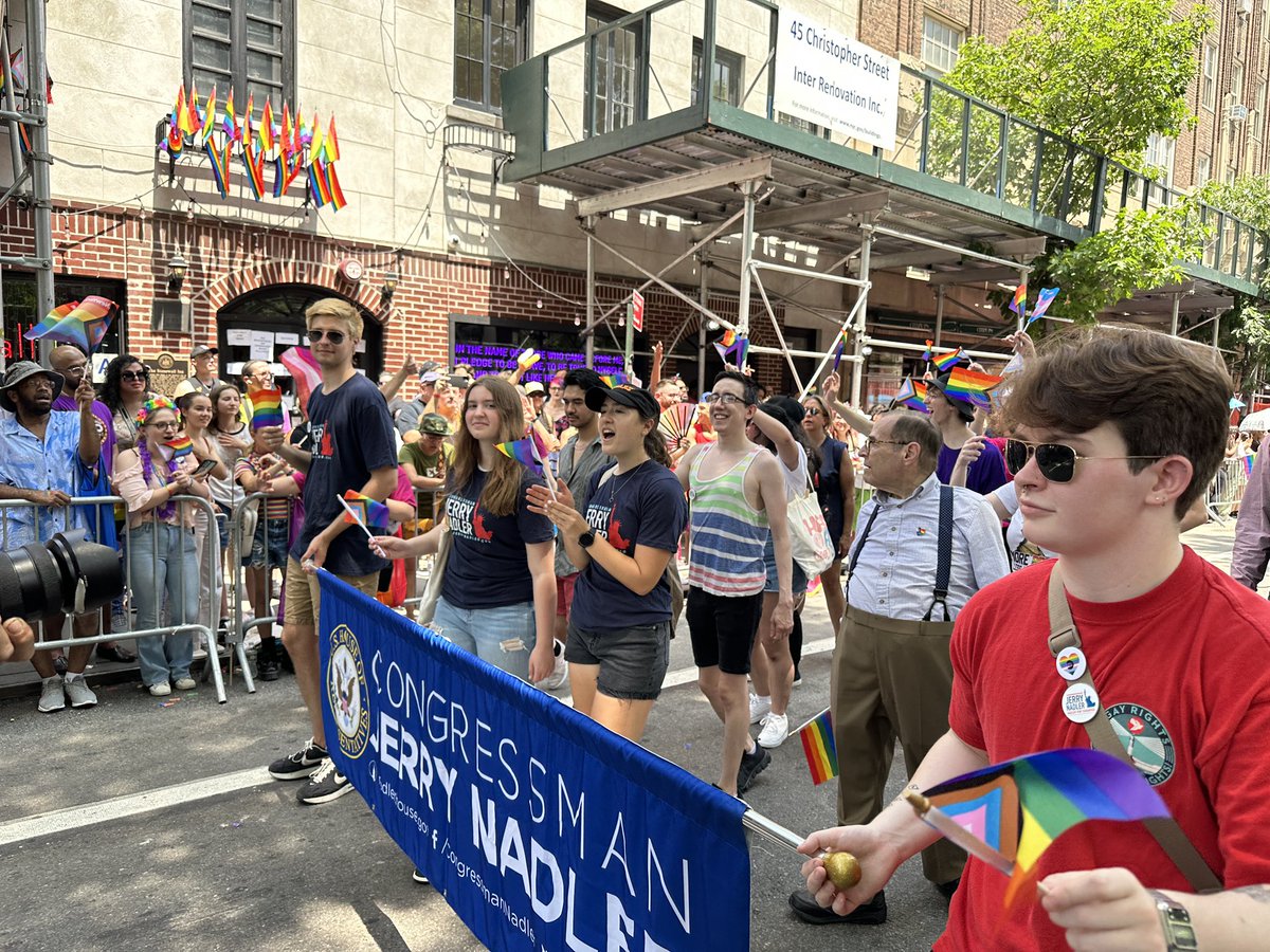 What a beautiful day marching in NYC. Happy Pride! 🏳️‍🌈🏳️‍⚧️🌈 🩷❤️🧡💛💚🩵💙💜🤎🖤