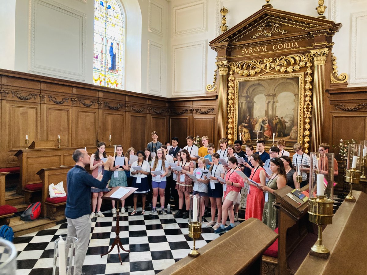 CamChoralAwards's tweet photo. We had a fantastic day today with @mrgrahamross &amp; Lyn Alcántara on the #CamChoralExperience, with lots of singing, a tour of Cambridge, and more singing! Thanks to @stjohnscam &amp; @EmmaCambridge for hosting! Check out our FB for more pics. #CambridgeChoralAwards https://t.co/Ulhwb2fdop