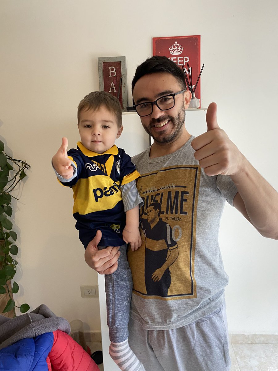 NoeliaMo's tweet photo. #LaFiestaDeRománEnTVP viviendo la despedida del máximo ídolo de Boca. Pasión por Riquelme y estos colores. Feliz de que mi hijo pueda verlo jugar hoy. Riquelme sos magia 😁 https://t.co/PAAkYblb4u