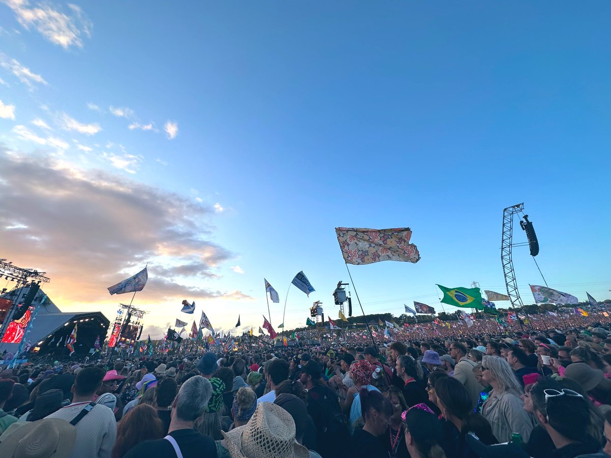 Glastonbury Live tweet media