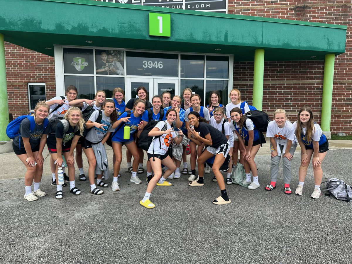 flierhoops's tweet photo. That’s a wrap! D1 camp was such a great trip for the girls. They learned how to play fast, handle adversity, and most of all come together. Thank you to all the parents for allowing your kid to be a part of a fantastic basketball weekend. Such a fun group of players 🏀 https://t.co/indBHsatR4