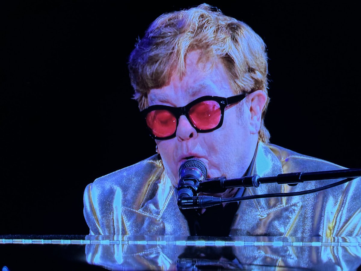 Echt geweldig #eltonjohn #glastonbury #bbcone #live