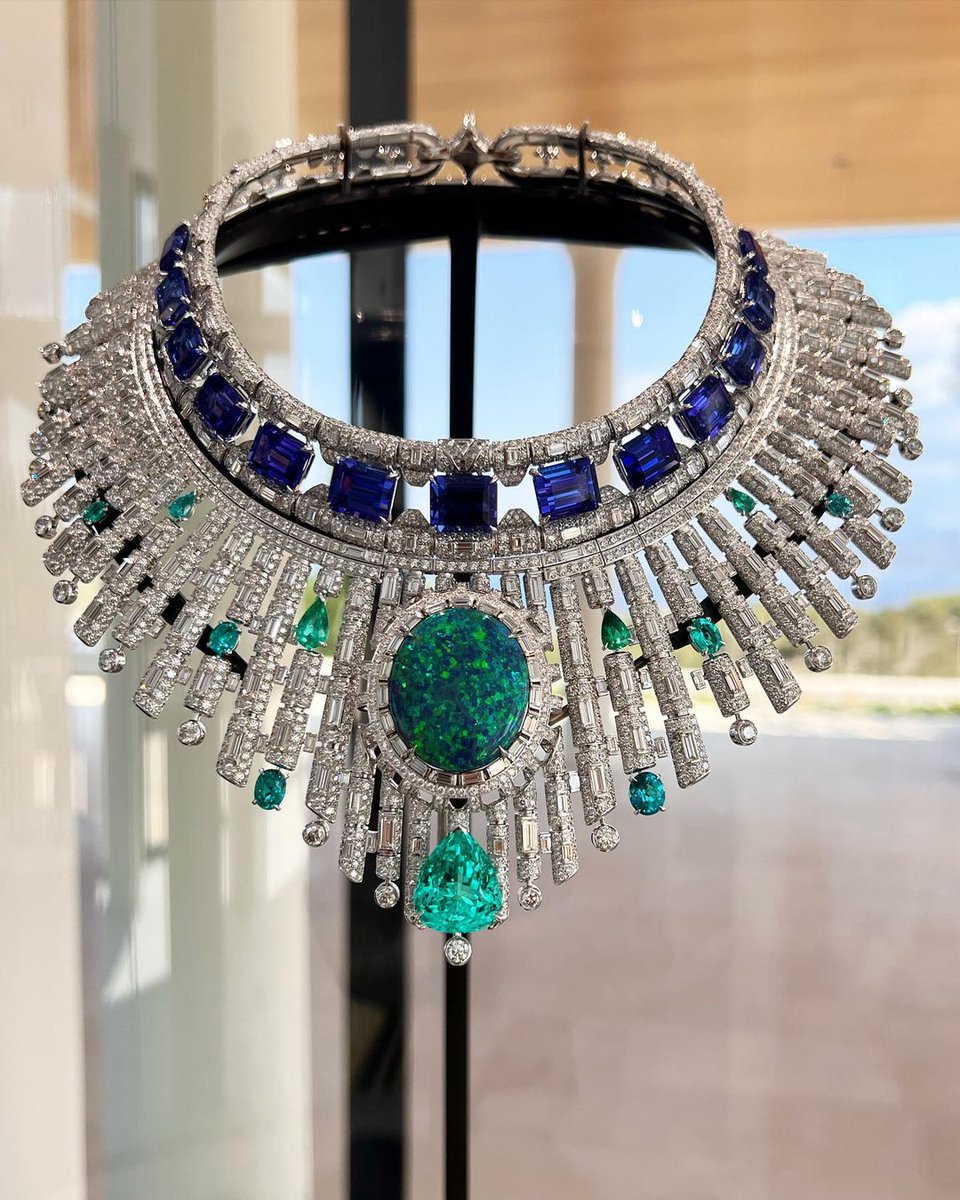 luxusassets's tweet photo. Louis Vuitton's latest high jewelry collection, "Deep Time," made a dazzling debut at an event hosted by Francesca Amfitheatrof, Louis Vuitton's Artistic Director of watches and jewelry. The evening celebrated luxury and style, showcasing Louis Vuitton's commitment to creating exquisite jewelry that is both timeless and modern. The collection features aqua and yellow sapphires, opals, garnets, and rubellites, with their brilliant colors mimicking the blue sea. It's a true testament to Louis Vuitton's ability to create stunning pieces that are both beautiful and unique.

-
📸: Vogue Arabia
[TTW: https://t.co/cGGWNA9vhV]
#LUXUSLoves #Diamonds #luxuryassets #luxuryinvestments #louisvuitton