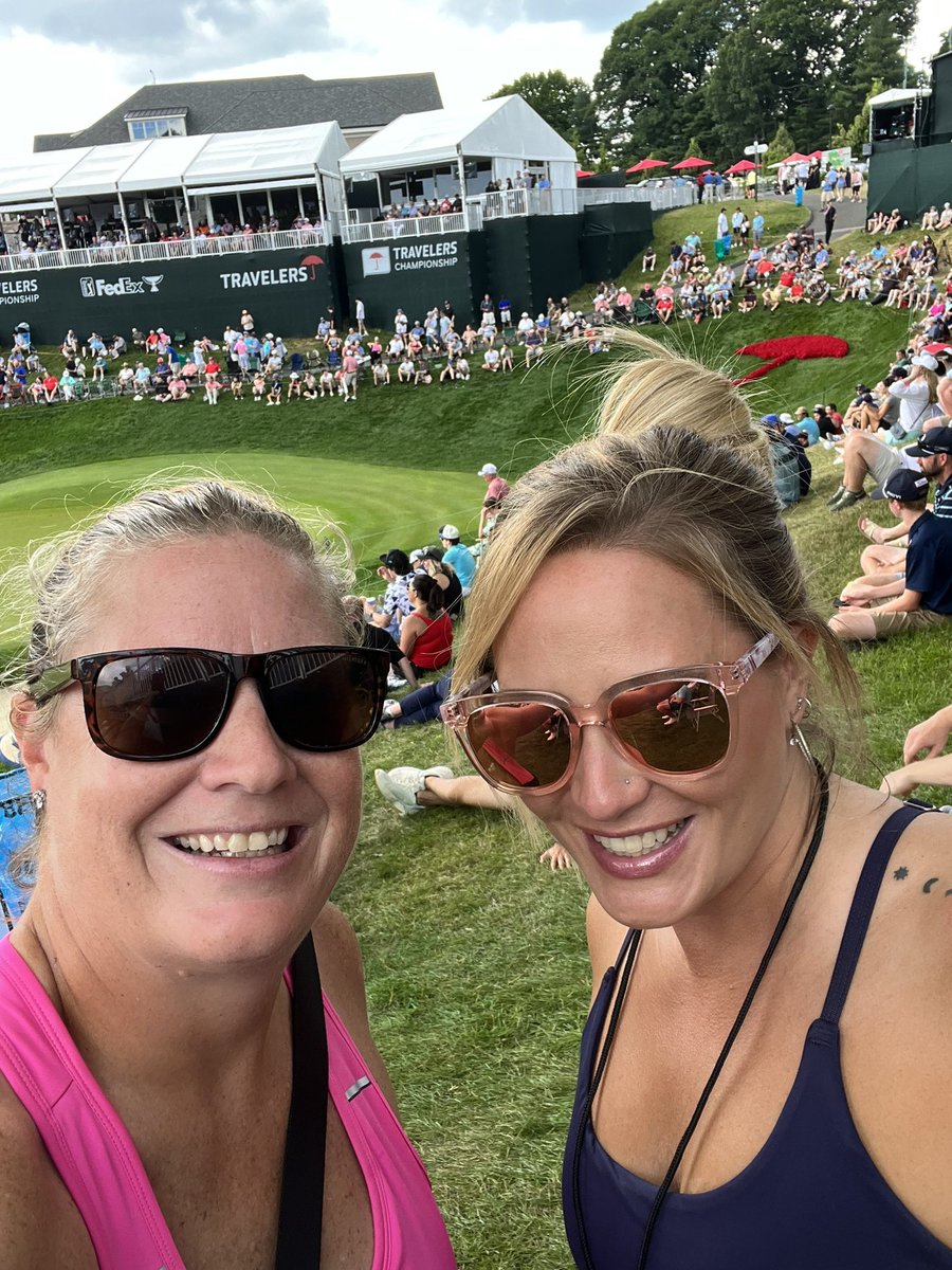 Of course I run into my bestie on the golf course! 👯‍♀️ #fedexcup @LAZParking @TravelersChamp