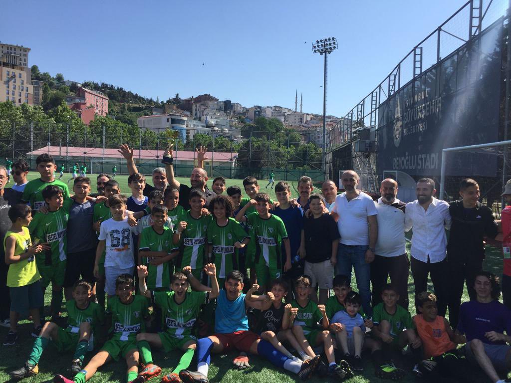 AksekiPlatformu's tweet photo. Şampiyon Cevizli Spor 🏆

İstanbul TFF U-13 Ligi 33. Grup Şampiyonu olan Akseki’mizin Gururu Cevizli Spor Kulübümüzü tebrik eder Başarılarının devamını dileriz.👏🏻
Şampiyonluk’ta büyük emeği olan başkanımız @bayramgolcuk2 
ve sporcularımıza ve hocamıza teşekkür ederiz.
@AliiKoca https://t.co/dbBaCSgyDf