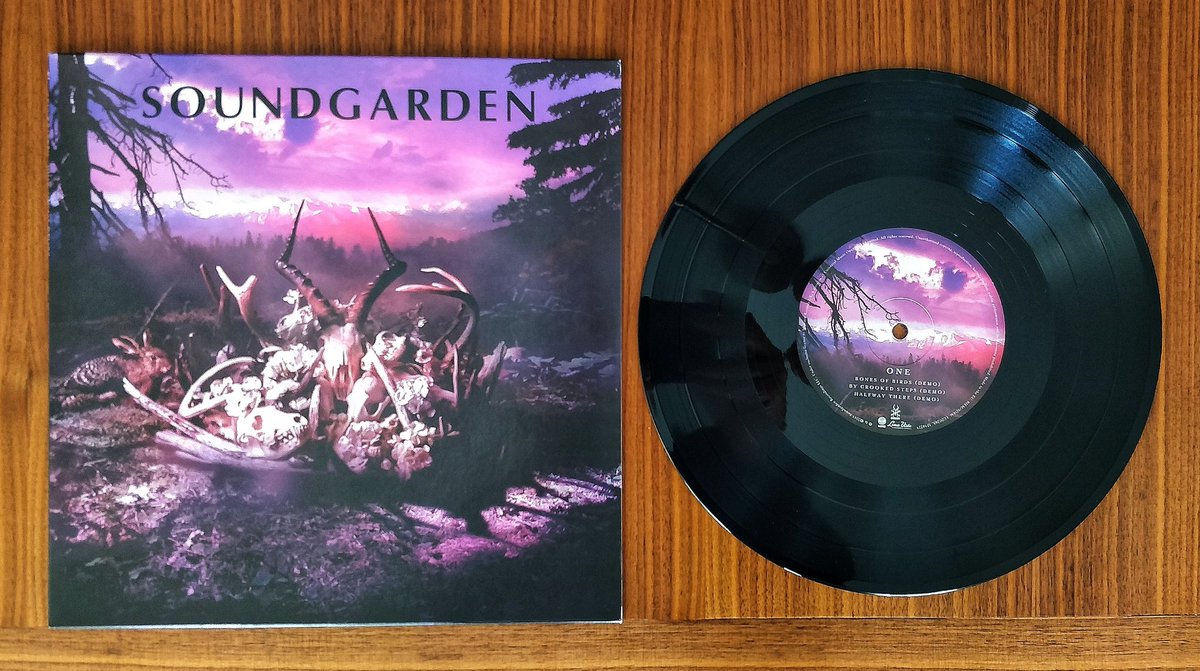 💥
#NowPlaying King Animal Demos, a 10' vinyl EP by 🇺🇲 #Soundgarden. It was released on Apr 20, 2013 through Republic Records. It was released on Record Store Day.
#Nowspinning #vinylrecords #vinylcollection #vinylcollector #recordcollection #vinyladdict #vinylclub @soundgarden