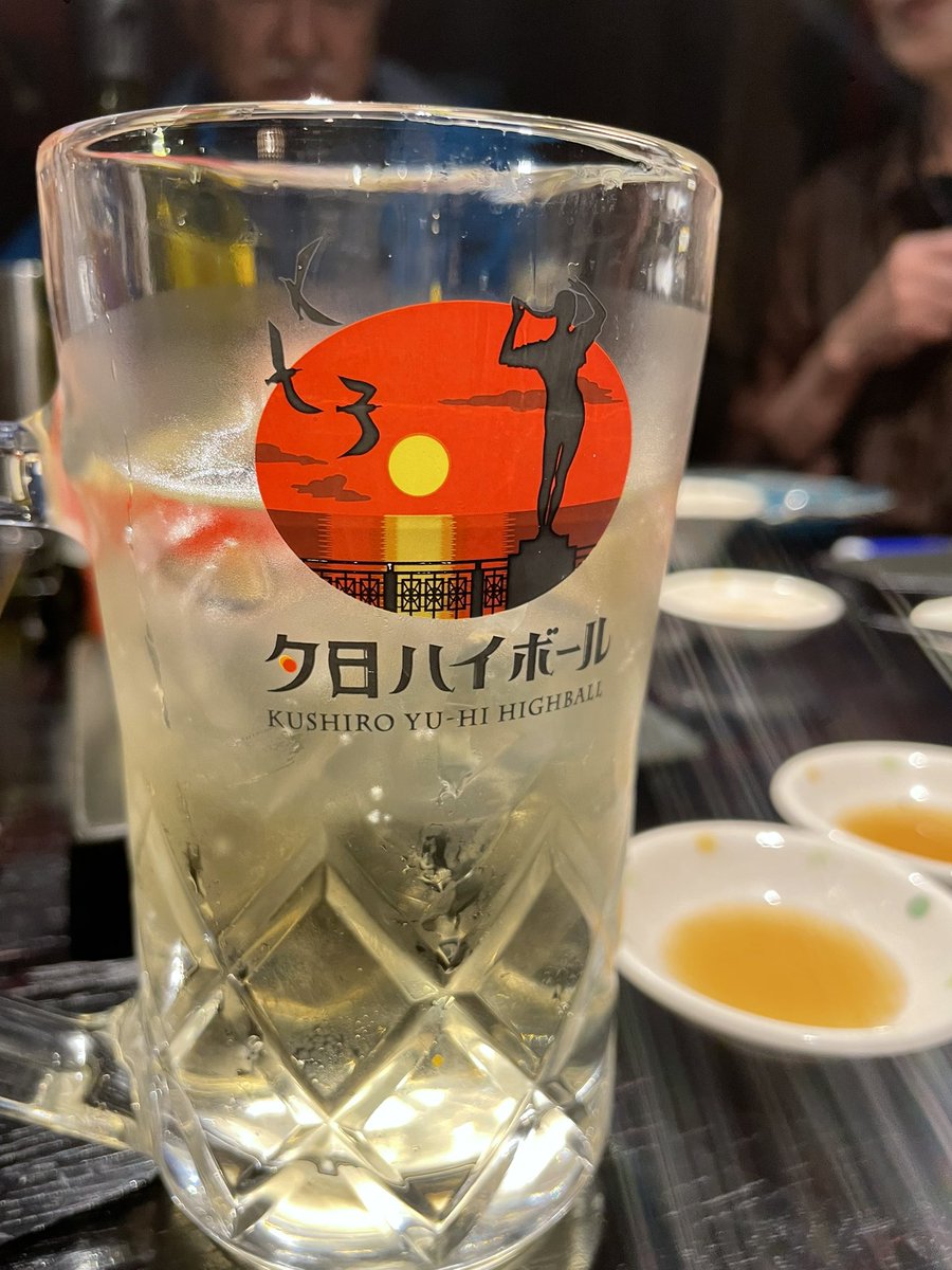 AzumiMaria1's tweet photo. 釧路公演無事!予定外の曲を4曲も弾いてしまった。夕日ハイボールで打ち上げです。演奏後のほてりを冷たい海の風が包んでくれるの。大好きなホールです❣️もし少しでも喜んでいただけたらそれは伊福部先生とファリャのおかげ！次回11/9に釧路に帰ってくる予定です。皆さん待っていてくださいね💓 https://t.co/5BaJr0tcNh