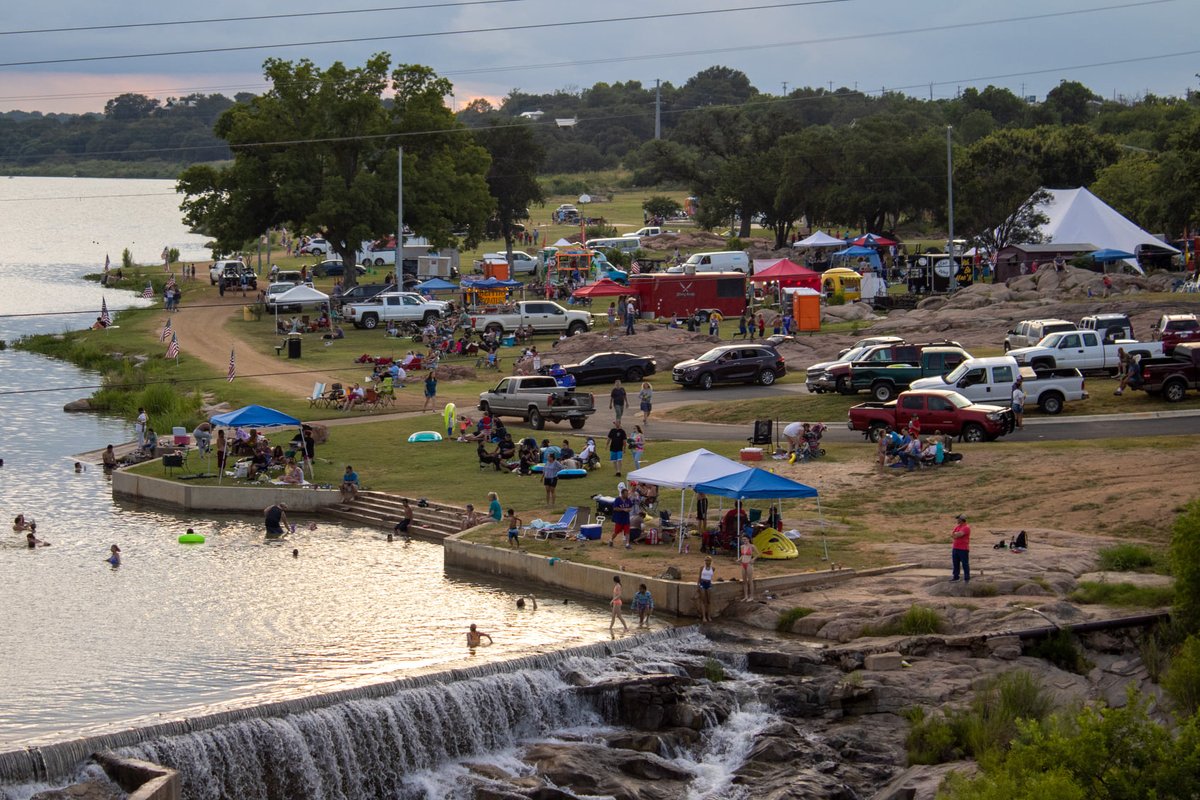 Llano's Rock'n Riverfest is next weekend! Head on over to Badu City Park next Saturday for the extreme jet ski world championship, food, drinks, a concert with Kin Faux, fireworks, and more! 

Who's looking forward to this awesome event to kick off July? 🎇