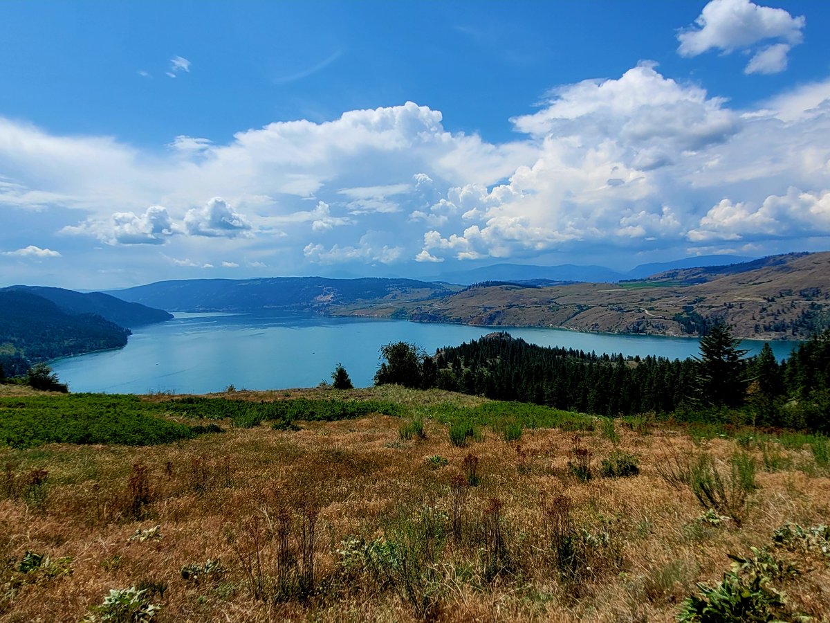 Big sky over Kalamalka Lake and in the lands of the Syilx.
<a href="/PQuinlanGlobal/">Peter Quinlan</a> <a href="/YvonneSchalle/">Yvonne Schalle</a> @jwhittalTWN @WeslaWong <a href="/OkanaganBand/">Okanagan Indian Band</a> 
#Coldstreambc