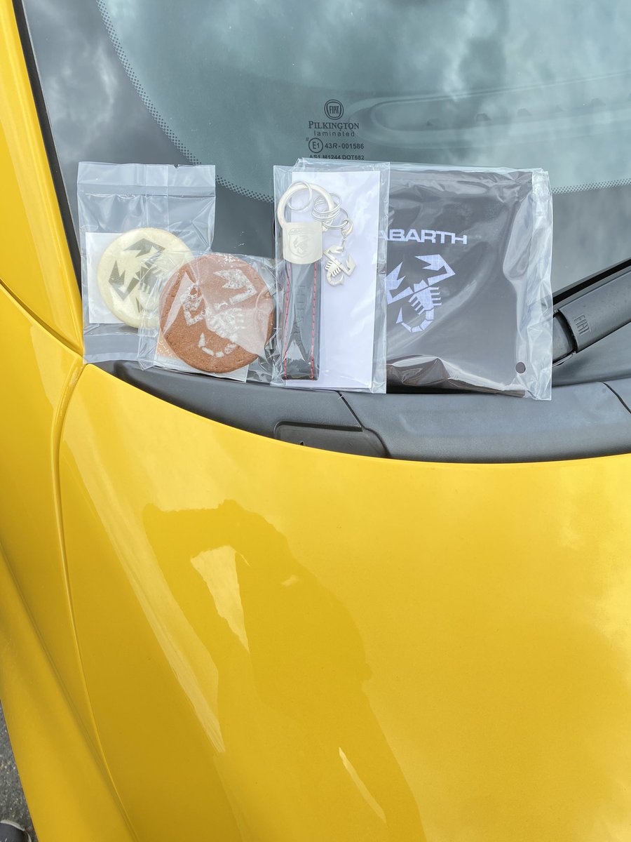 ABa_595_aaru's tweet photo. アバルトイベントついでのプチ旅行楽しかった🚗
会場近づくにつれて対向車と挨拶したり、個性違いの同じ車種かこんなに居るとテンション上がりまくり🤩
写真もいっぱい撮れたし、行って良かった🦂
#ABARTH #abarth
#abarth_coffee_break2023
#道の駅かしも https://t.co/GUpnT1e9YH