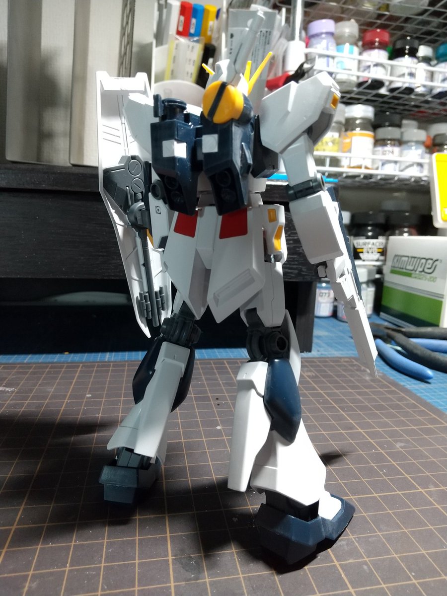 こんにちは！

#パチ組み撮影展示会 用のキット、二つ目「EG νガンダム」パチ組み完了！

今更ながら、カッコいい、組み立て易い、安価と何拍子も揃った神キットですね！
今まで手を付けなかったのを後悔しております😭

#ガンプラ
#ガンプラ好きと繋がりたい 
#νガンダム