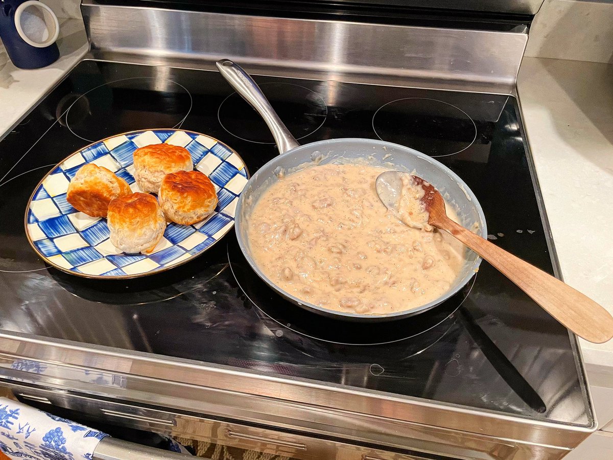 RandyRoubaix's tweet photo. Biscuits and gravy this morning for the win!!! So yummy! https://t.co/npTt9ZotjL