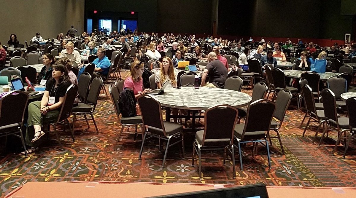 CoLIBRAtoRY's tweet photo. Flashback to my 1st #ISTELive event #tmiste Denver 2017 with ⁦@kcalderw⁩ https://t.co/9pCHAaKVgj