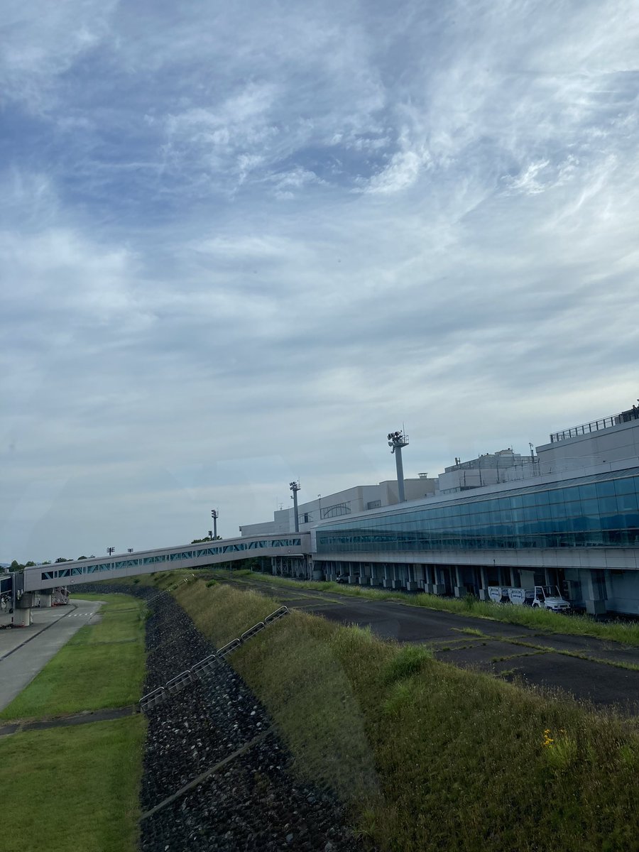 おはようございます🙌安心安全ドアメンです🦸‍♂️ #富山市 は晴れです☀️

今日から社員旅行シリーズ✈️
行き先は・・🫢

#富山きときと空港　
#イマソラ

#普通の富山
#企業公式つぶやき部 
#企業公式が毎朝地元の天気を言い合う
#企業公式夏のフォロー祭り
#企業公式相互フォロー