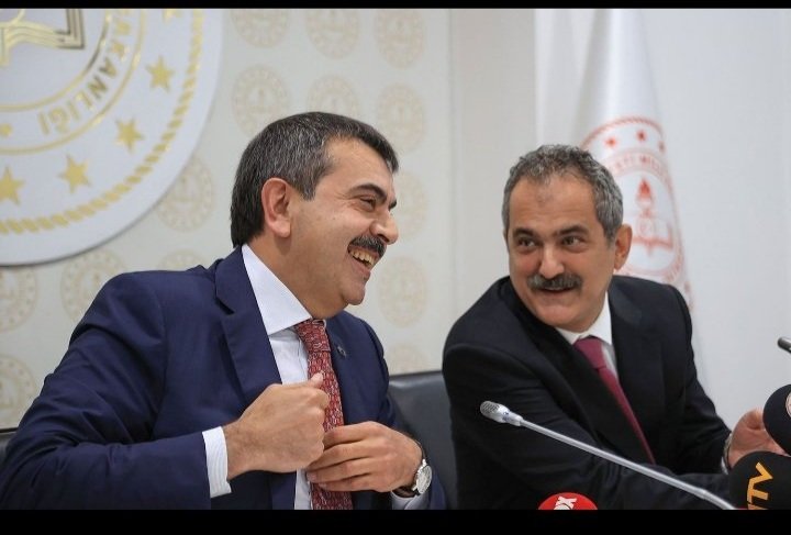 ağlatıp da gülmek kimseye yakışmaz! 
söz verip de caymak, kimseye şan getirmez! 
uyu(t)mayan geceleri öğretmenlere miras bırakmak iki iyi insana yakışmaz!
hakikat uyumaz, HAK susmaz.
<a href="/RTErdogan/">Recep Tayyip Erdoğan</a>
<a href="/Yusuf__Tekin/">Yusuf Tekin</a>
<a href="/prof_mahmutozer/">Mahmut Özer</a>
#Meb2022yeEkAtamaSÖZünüTut