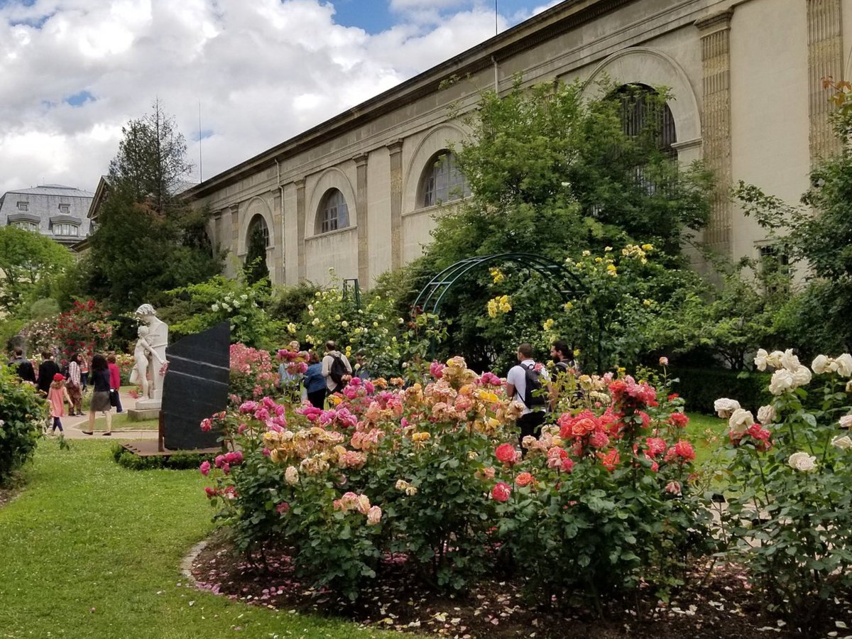 This is the ‘Jardin des Plantes’ in the 5th arrondissement of Paris, France😃

The garden was created in 1635, as a royal garden of medicinal plants &amp; contains 1000s of varieties spread across 11 gardens known as perspective squares. 
If you visit, the smell is amazing 🌹🌺💐🌸🥰