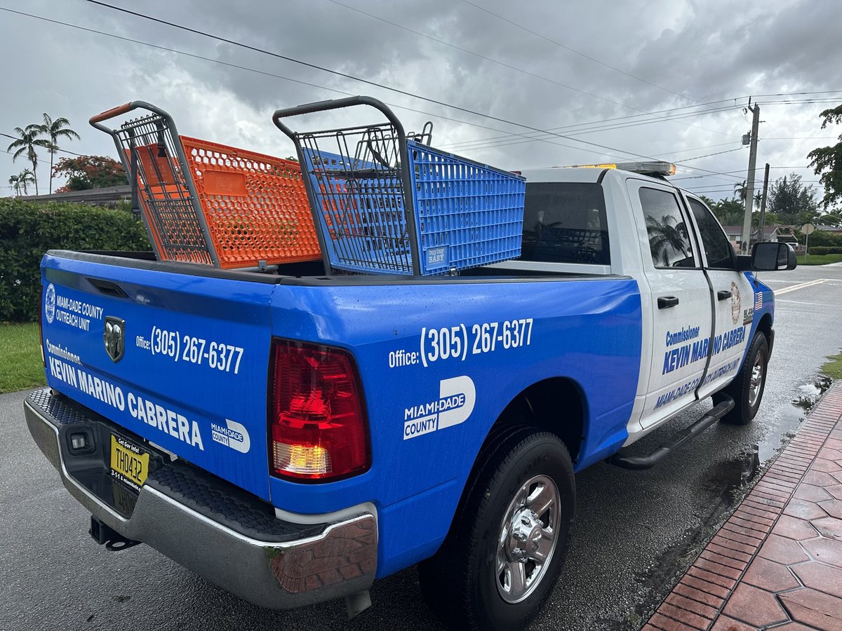 🌧️ Rain or shine, #TeamCabrera was hard at work today beautifying our district & removing illegal dumping in our community. 🛒 

If you see illegal dumping in your neighborhood, please report it to 311 or call our office at ☎️ 305-267-6377 

#FlaPol #DadeFirst