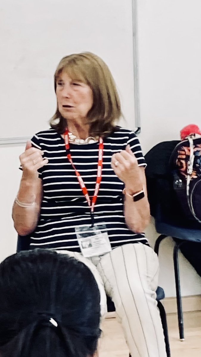 Chris Seddon ⁦<a href="/ArcBlackburn/">ARC Blackburn</a>⁩ showed such wonderful support to ⁦<a href="/BCHS_uk/">Blackburn Central High School</a>⁩ students ⁦<a href="/ShanazHussain3/">Shanaz Hussain</a>⁩ during #RefugeeWeek, her message to us was “always be compassionate” Chris, you are an inspiration to all of us- thank you 👏🏽👏🏽💖🙌🏽🥰