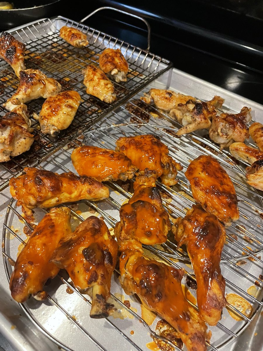 Lemon-pepper & Buffalo wings #WhatsForDinner
@Gamecock_Eats