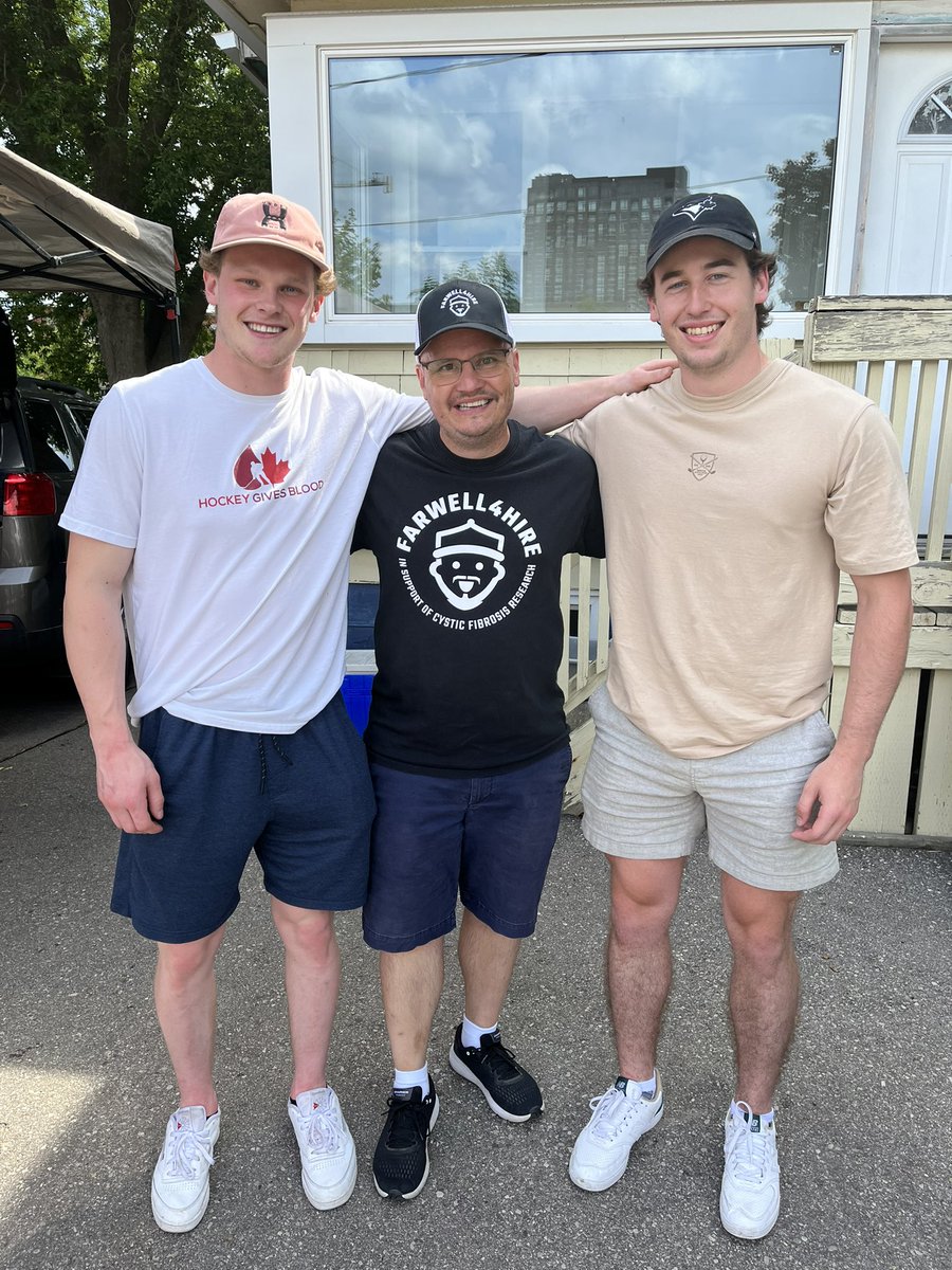Even though they've both graduated from @OHLHockey, these former @OHLRangers are still teammates in the fight against #CysticFibrosis. Great seeing you, @reid_valade and @notesy95! Thank you for the support. #Farwell4Hire #curecf