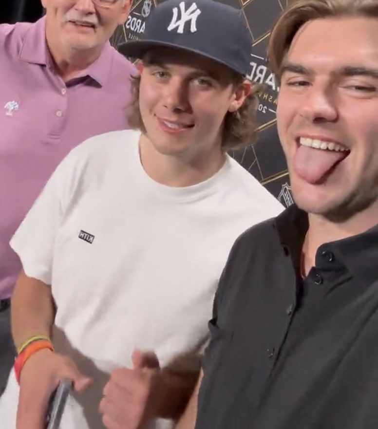 jack with his awkward thumbs up and nico with his fucking tongue out LOCK THEM UP YOUR HONOR I CANT DO THIS